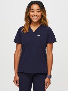 Catarina One Pocket Scrub Top Navy size Medium